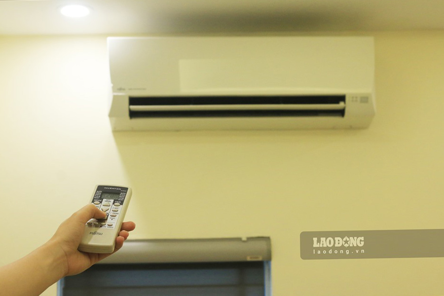 Air conditioners with a capacity of less than 18,000 BTU and over 90,000 BTU are not recommended to be subject to special consumption tax. Photo: Khanh An