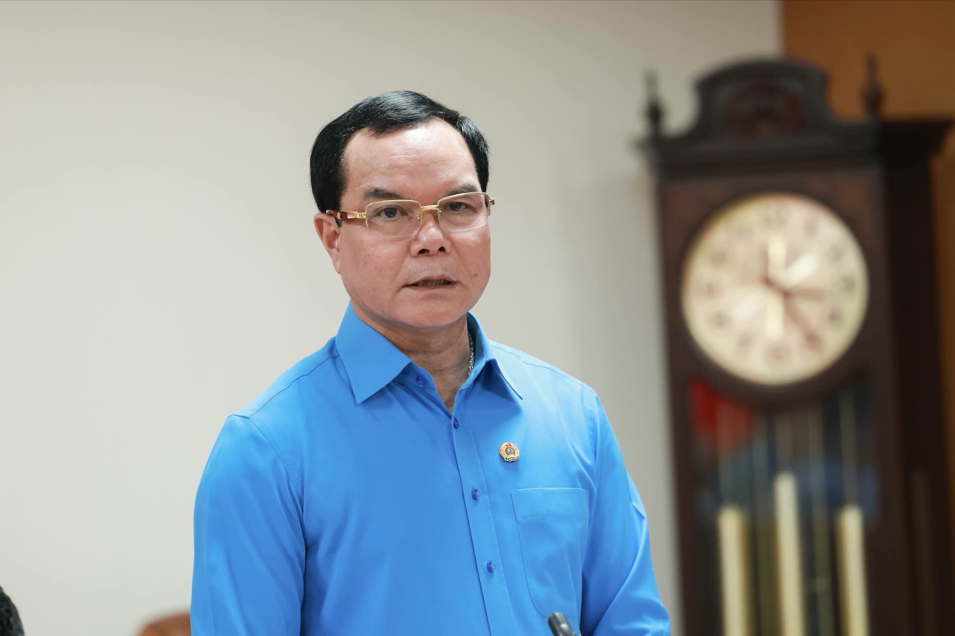 Chủ tịch Tổng LĐLĐVN Nguyễn Đình Khang phát biểu tại buổi làm việc. Ảnh: Hải Nguyễn
