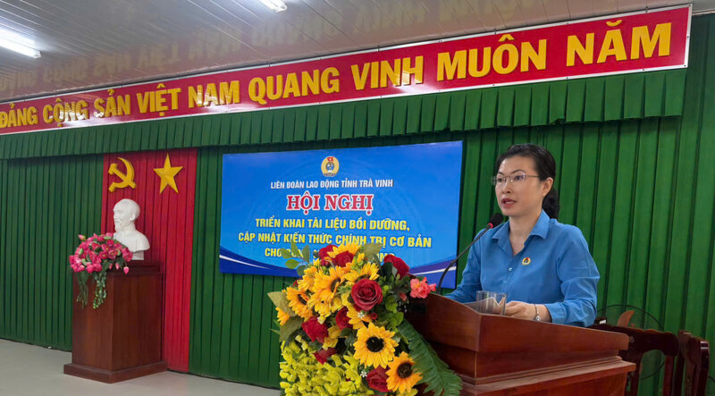 Ms. Le Thi Kim Chi - Vice President of Tra Vinh Provincial Federation of Labor - delivered the opening speech at the conference. Photo: Tra Vinh Provincial Federation of Labor