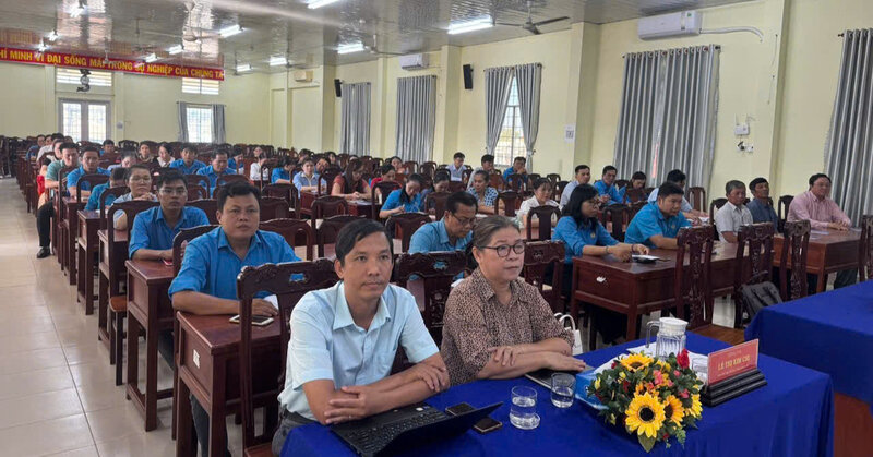 200 đại biểu tham dự hội nghị. Ảnh: Hoàng Lộc