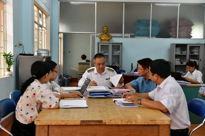 The State Audit Team of the State Audit of Region XII audits the budget in Duc Co district, Gia Lai province in 2025. Photo: H.THOAN