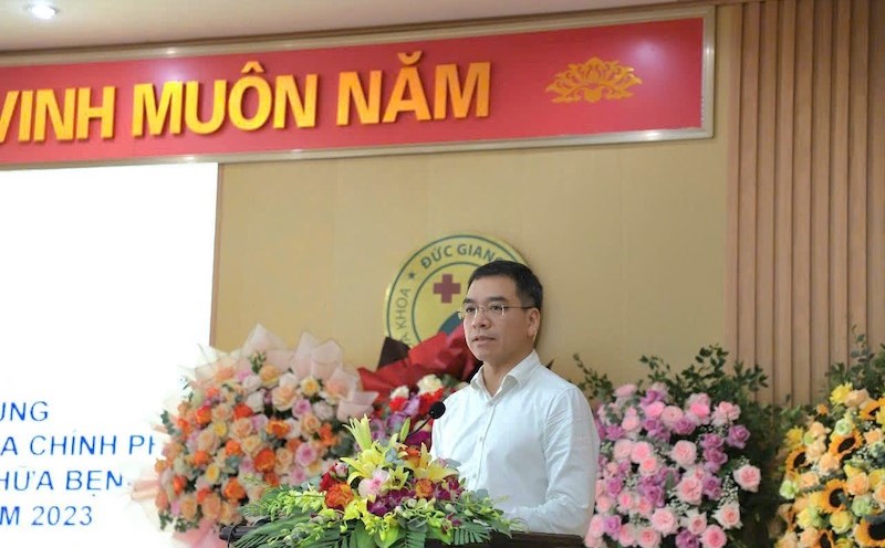 Mr. Ha Anh Duc - Director of the Department of Medical Examination and Treatment Management, Ministry of Health spoke about the problems in ranking Bach Mai Hospital, Viet Duc Hospital, Facility 2. Photo: Le Hao