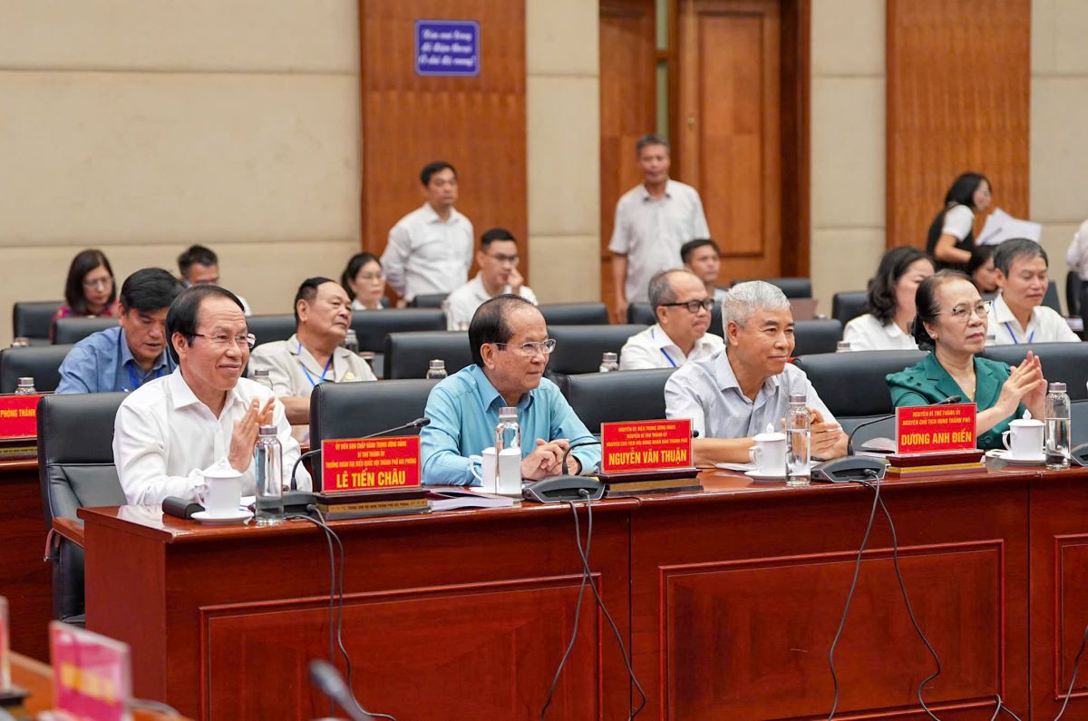Cac dai bieu la nguyen lanh dao TP Hai Phong qua cac thoi ki, cac chuyen gia, nha khoa hoc, nha quan ly... Ảnh: Cong TTDT Hai Phong