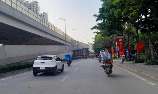 Nhiều khí thải xe máy ở Hà Nội gây ô nhiễm. Ảnh: Xuyên Đông