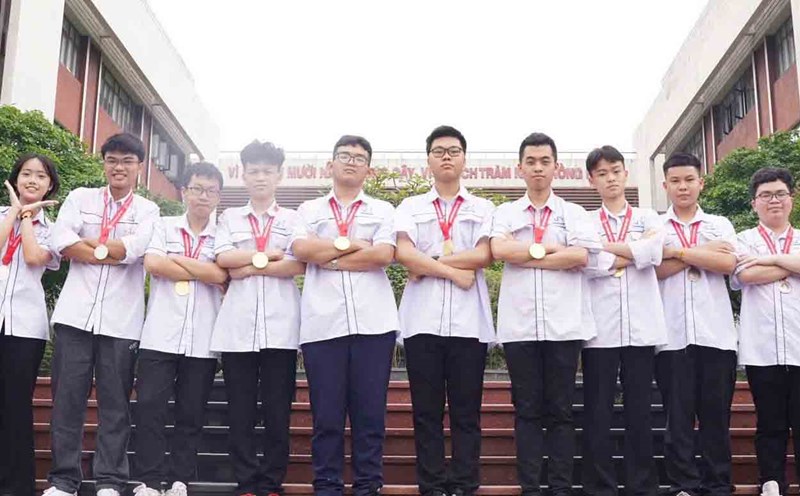 10 students of Bac Ninh High School for the Gifted won prizes in the exam. Photo: Bac Ninh Portal