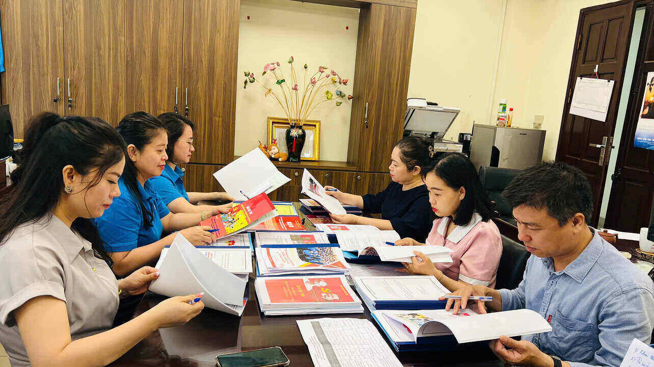 Nearly 550 entries in the 5th Political Thesis Contest to Protect the Party's ideological foundation in Hoang Mai District. Photo: Nguyen Nhai