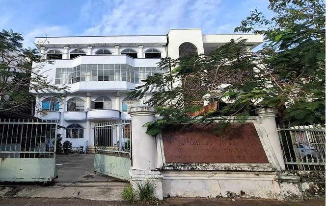 La sede de la cultura y el turismo de CA Mau esta en una parada de reparacion, aunque esta agencia se muda al edificio del Comite Popular Provincial debido a la preparacion para organizar el aparato. Foto: Nhat Ho