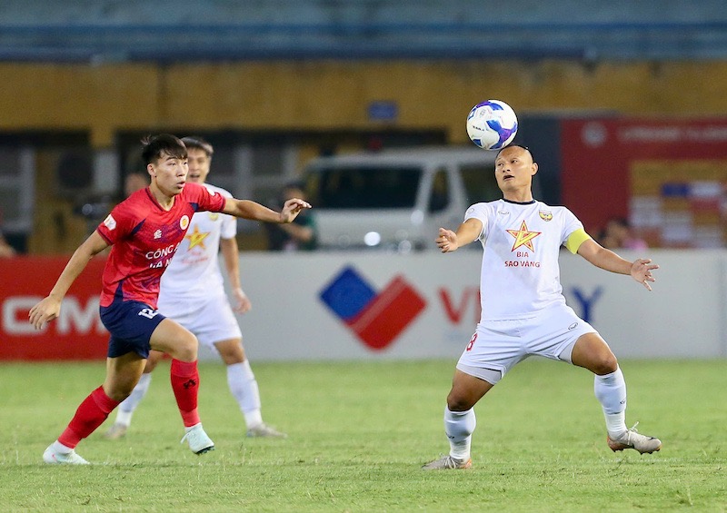 Cong an Ha Noi va Hong Linh Ha Tinh nhap cuoc coi mo. Anh: Nhat Anh
