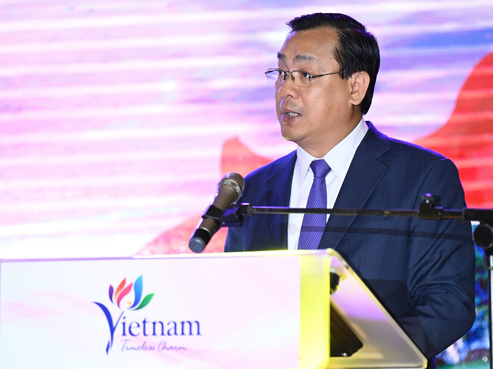 Cuc truong Cuc Du lich Quoc gia Viet Nam Nguyen Trung Khanh phat bieu tai Chuong trinh gioi thieu du lich Viet Nam tai Thuy Si. Anh: TITC
