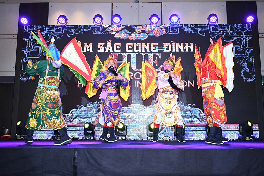 Gioi thieu van hoa, nghe thuat, bieu dien Nha nhac cung dinh Hue. Anh: TITC