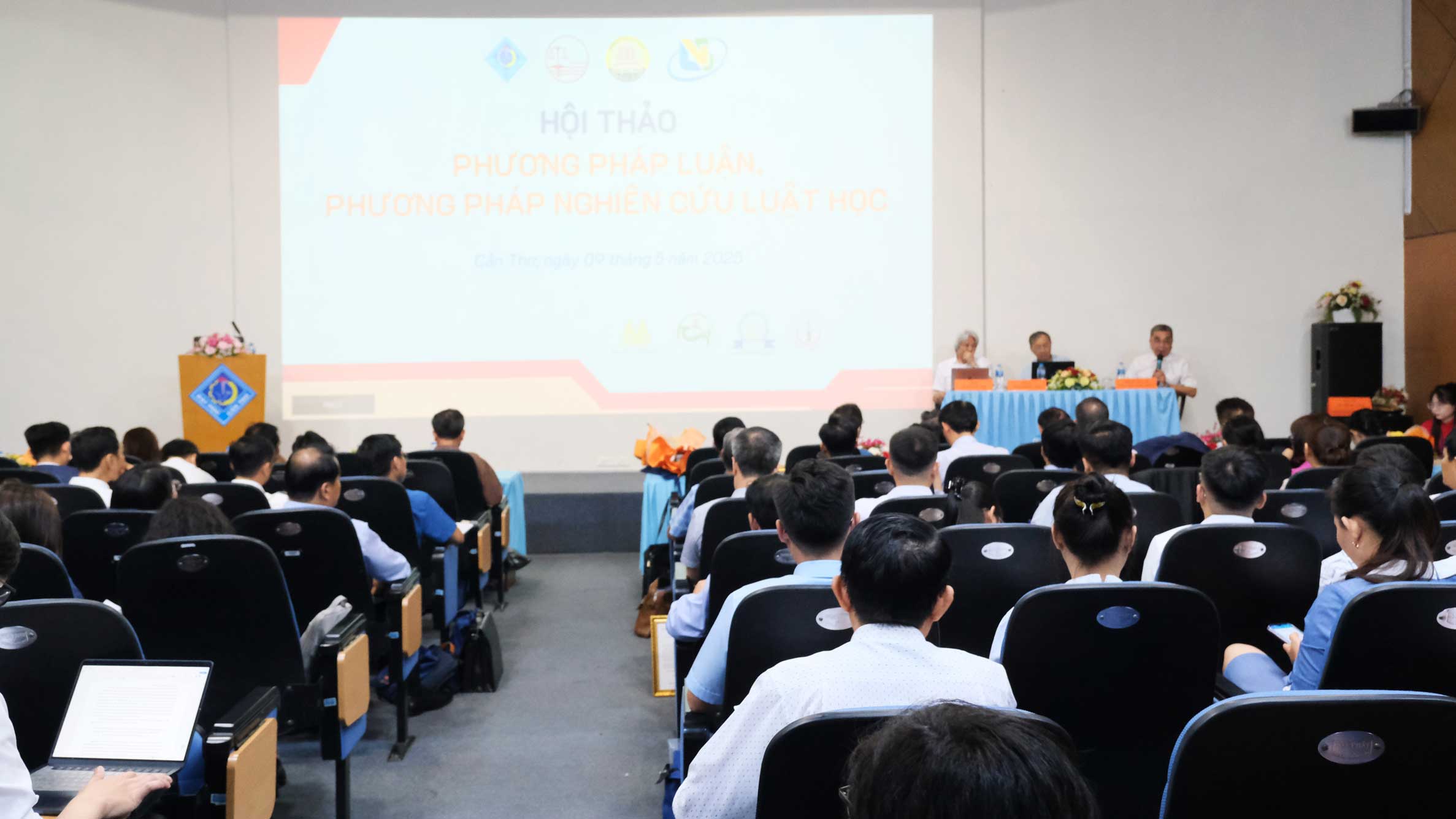 Quang canh hoi nghi. Anh: My Ly