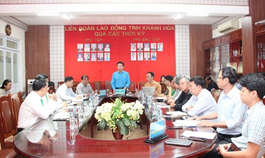 Đại diện NLĐ Công ty TNHH Mai Linh Nha Trang bức xúc khi liên tiếp bị công ty thất hứa trả nợ lương, BHXH. 
Ảnh: Phương Linh