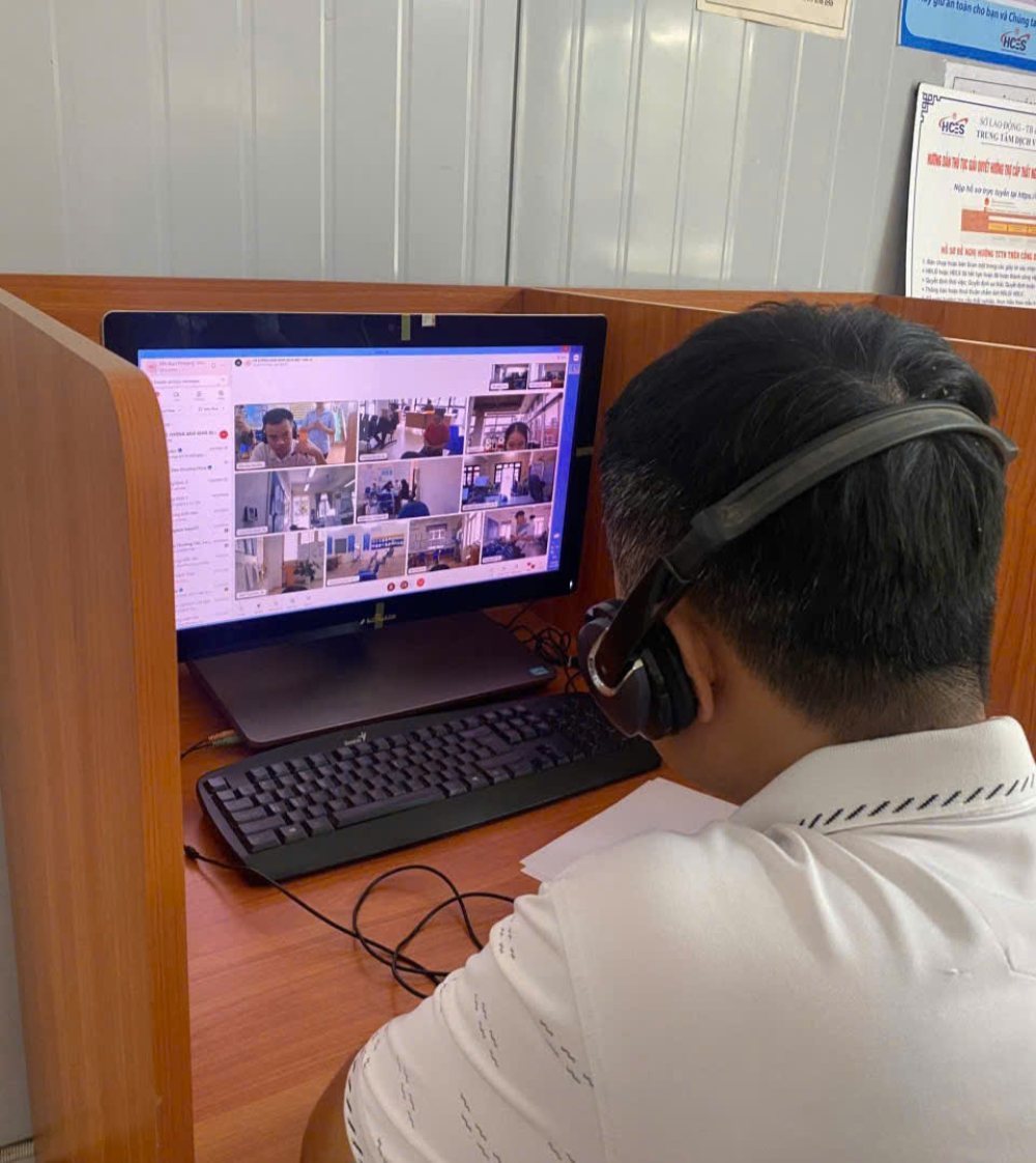 Huang Congtung sostiene que, para los trabajadores, el bienestar y el interes de los lideres empresariales determinan la adhesion de los trabajadores a la empresa. Imagen de la pagina web de la Universidad de Hong Kong