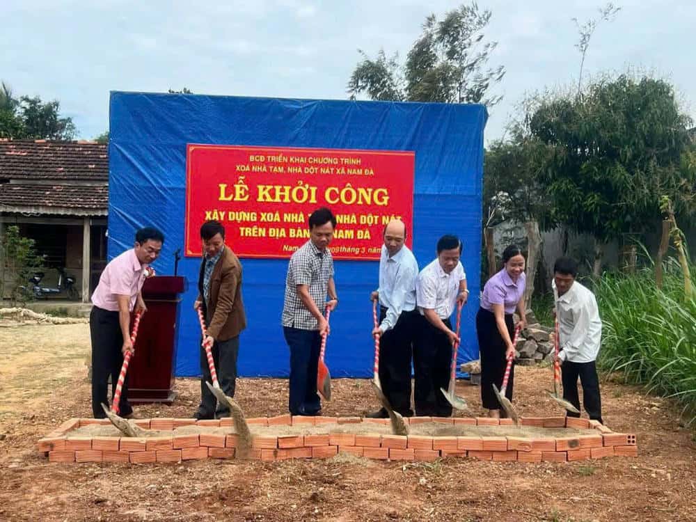 The government started construction and eliminated temporary and dilapidated houses for people. Photo: Phan Tuan