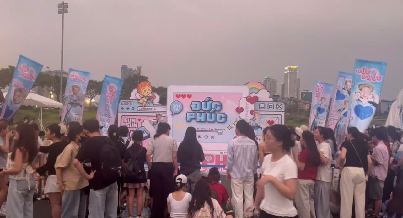 The projects were given by fans to the Anh trai say hi cast. Photo: Chi Tran