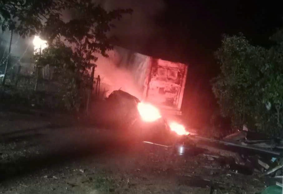 Tractor trailer caught fire on National Highway 12A. Photo: Van Xuan