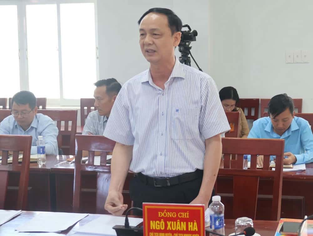Ông Ngô Xuân Hà - Chủ tịch UBND huyện Krông Nô đề xuất, giải quyết vướng mắc trong xoá nhà tạm, nhà dột nát. Ảnh: Hà My 