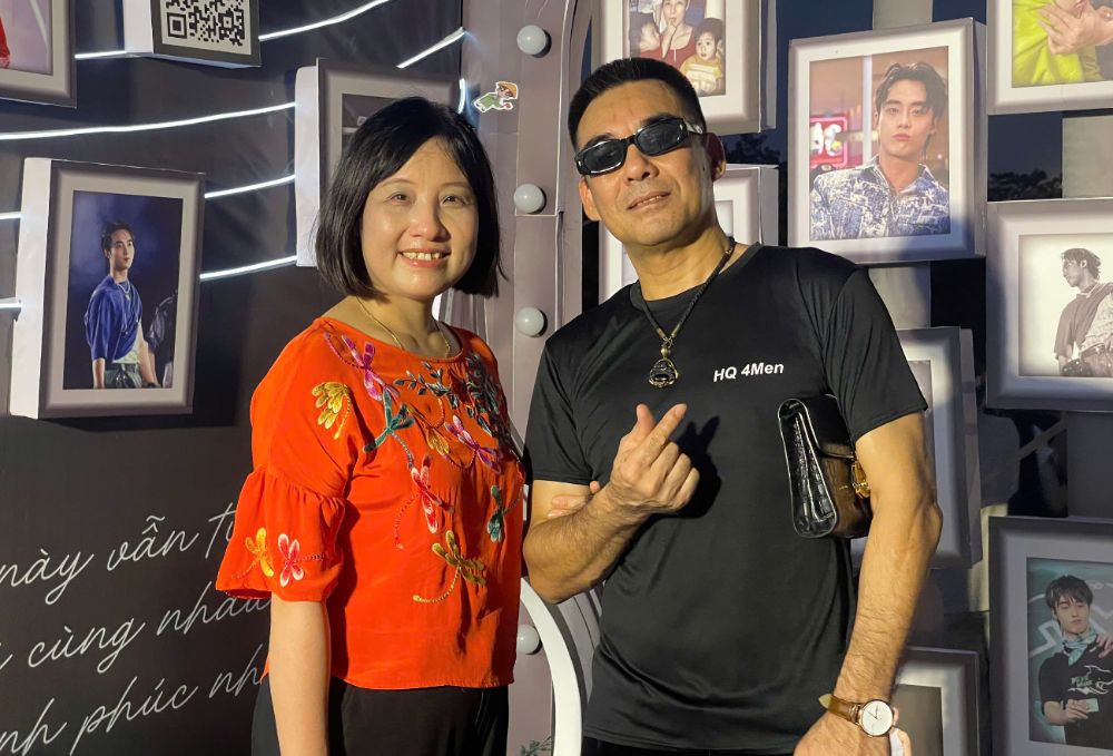 Singer Hai Dang Doo's parents support their son before the Anh trai say hi concert. Photo: Hoang Hue