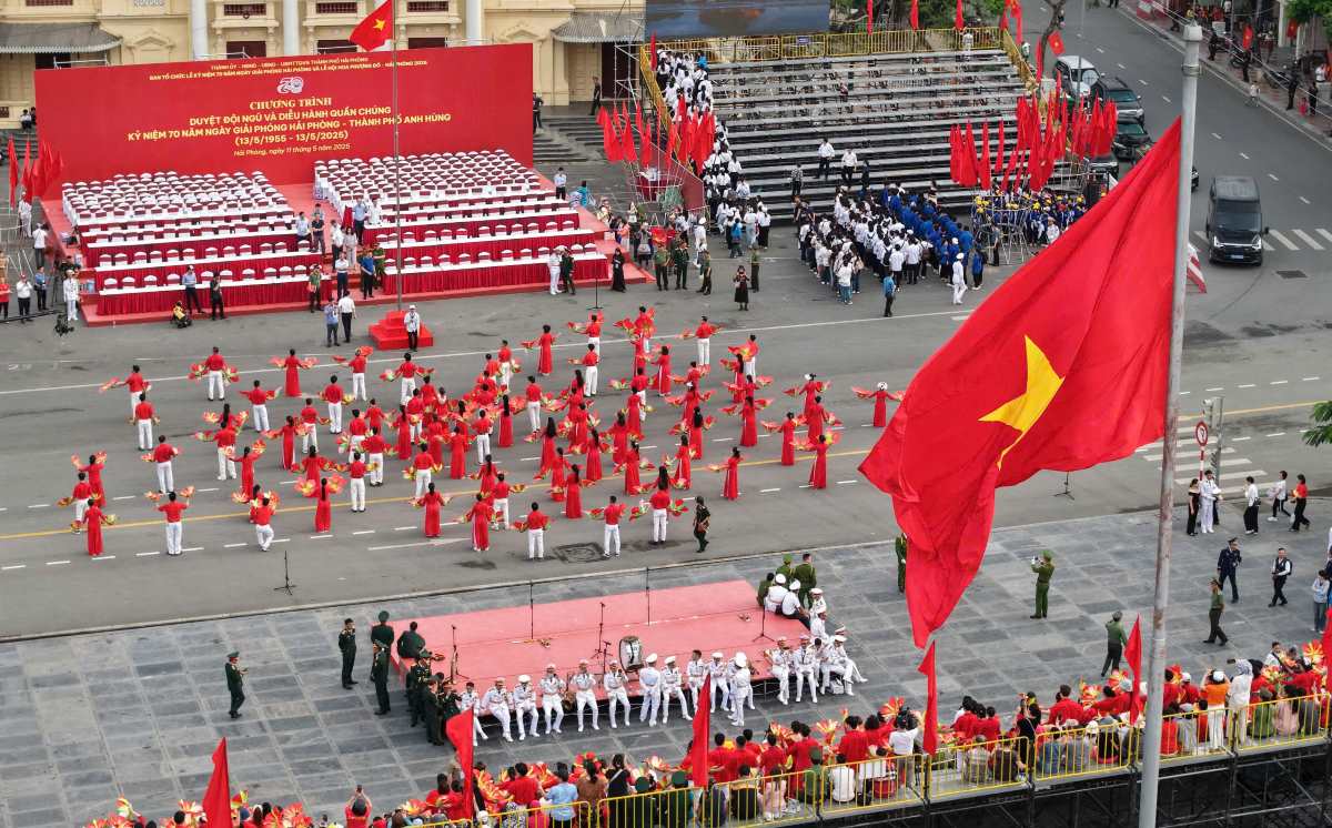 Buoi tong duyet dien ra tu 8h sang 10.5 tai Quang truong trung tam TP Hai Phong. Ảnh: Minh Hung