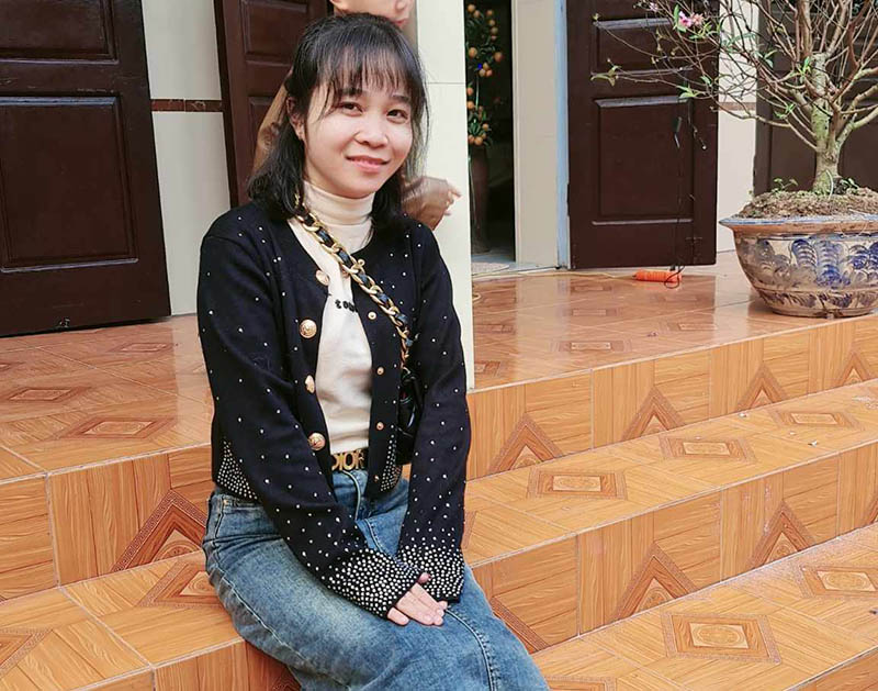 Dịp hè, chị Thu - công nhân ở Nam Định phải trích ra gần 1 tháng lương để lo tiền học cho các con. Ảnh: Nhân vật cung cấp.