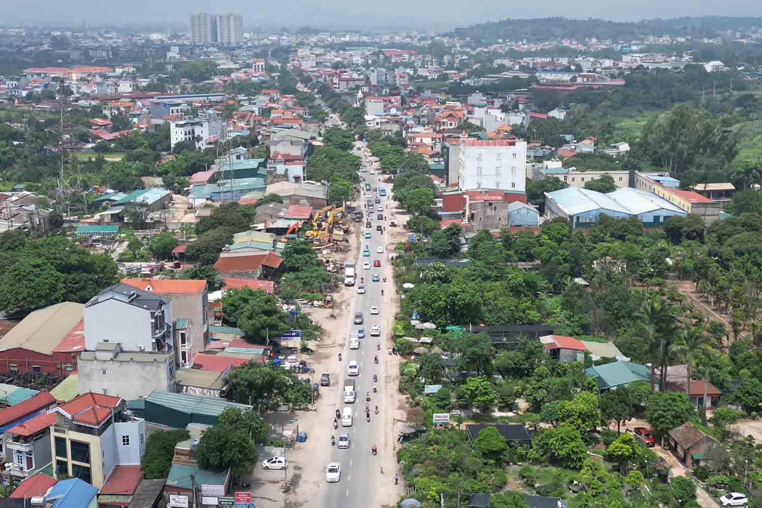 Quốc lộ 6 đoạn qua quận Hà Đông (Hà Nội). Ảnh: Hữu Chánh 