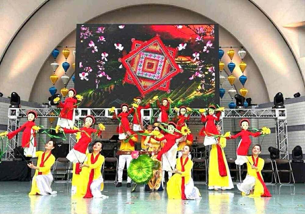 Thang Long puppetry Theater introduces traditional puppetry to Japanese audiences. Photo: Thang Long puppetry Theater