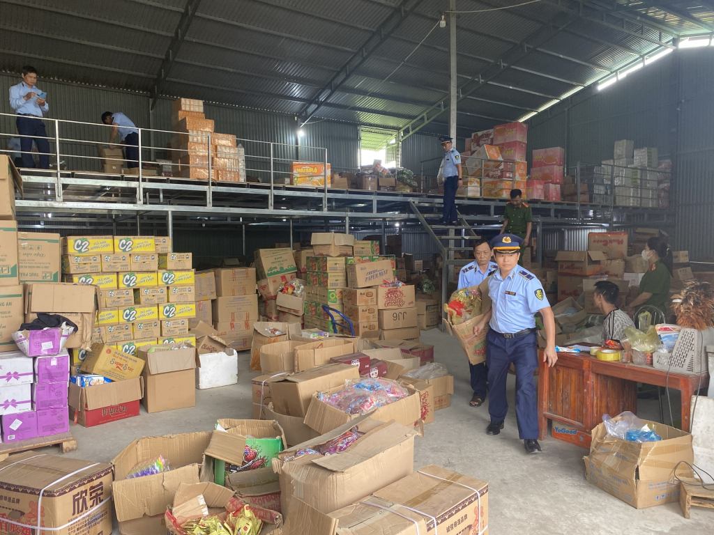 Phát hiện hàng vạn sản phẩm không rõ nguồn gốc ở Cao Bằng