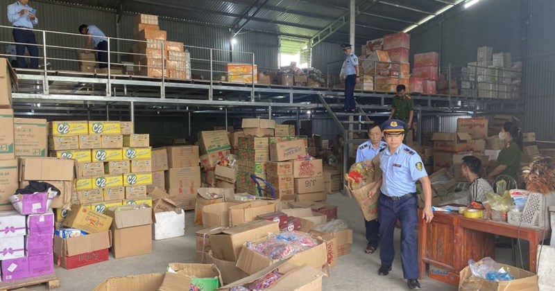 Phát hiện 34.934 sản phẩm là thực phẩm nhập lậu không rõ nguồn gốc Phát hiện hàng vạn sản phẩm không rõ nguồn gốc ở Cao Bằng