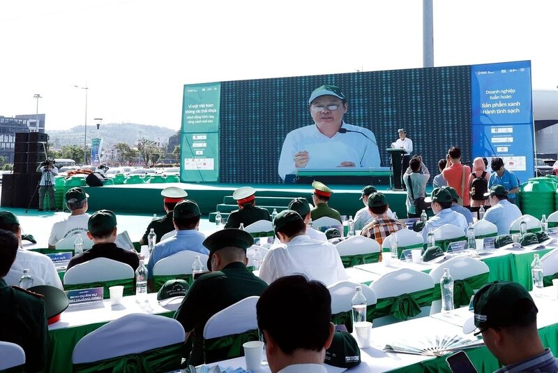 Panoramic Rally respondio al Dia Mundial del Medio Ambiente en 2025 con el tema de la contaminacion anti -plastico. Foto: Khuong Trung.