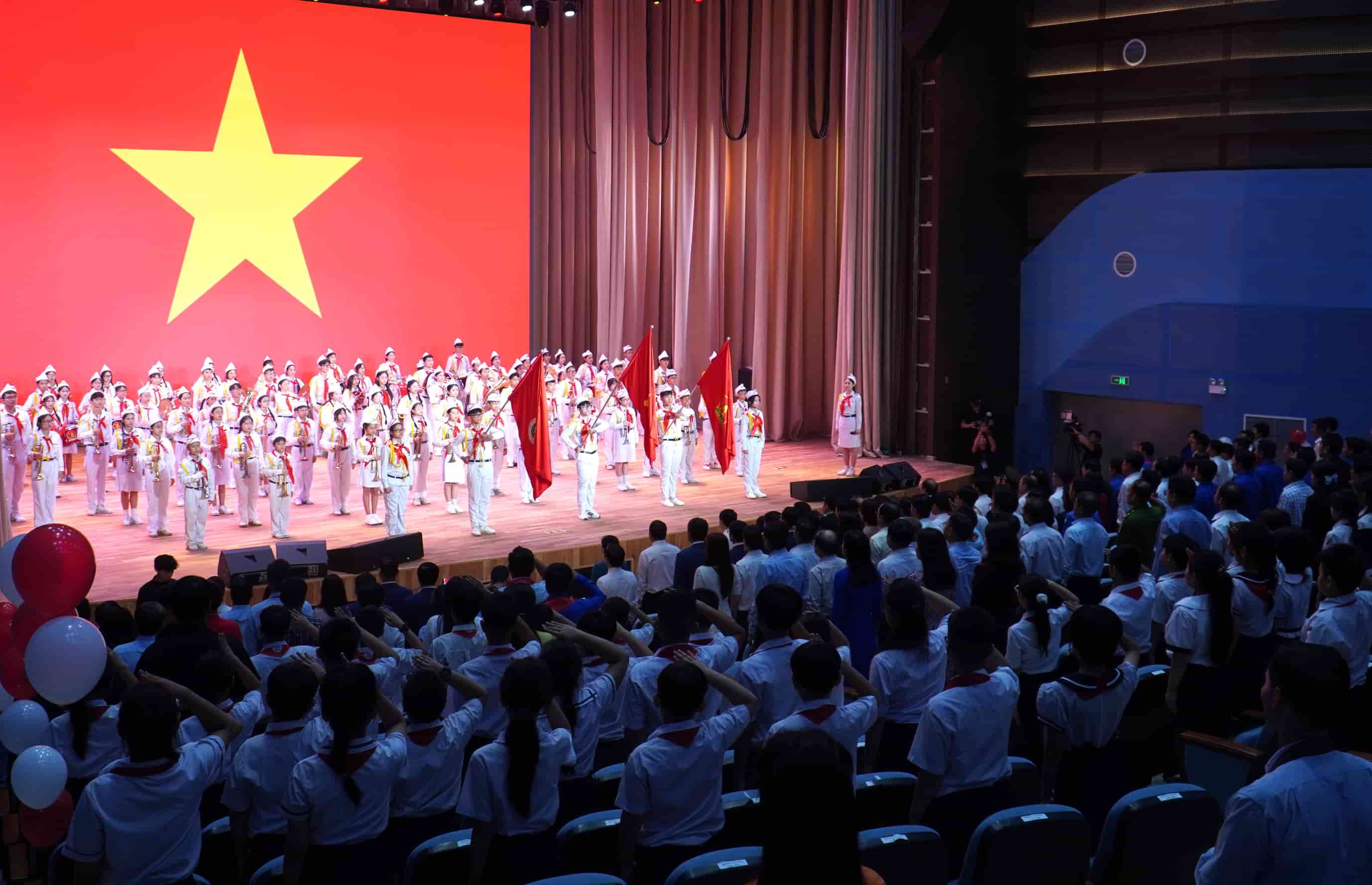 Le khanh thanh con co su hien dien cua hon 500 em nho dai dien cho thieu nhi toan tinh Khanh Hoa ve tham du. Anh: Huu Long  