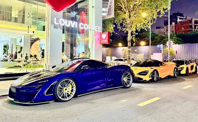 Close-up of the supercar fleet appearing in Ho Chi Minh City attracts attention. Photo: Phuong Ngo