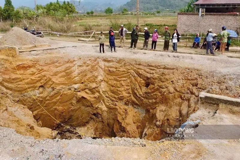 Cau truc ngam karst phuc tap tai ho sut lun o Bac Kan. Anh: Lam Thanh