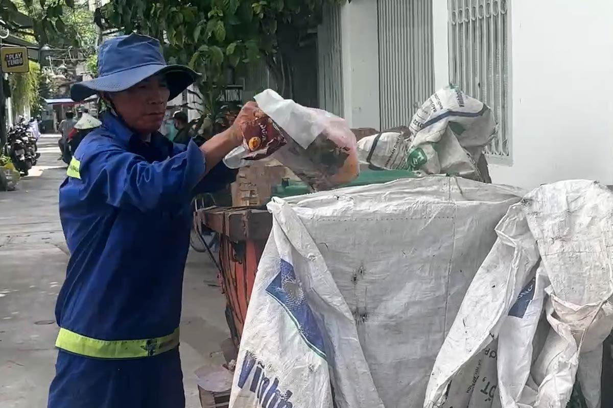 La ciudad de Ho Chi Minh no ha recogido la tarifa de desechos por volumen, las personas y los coleccionistas aun estan esperando