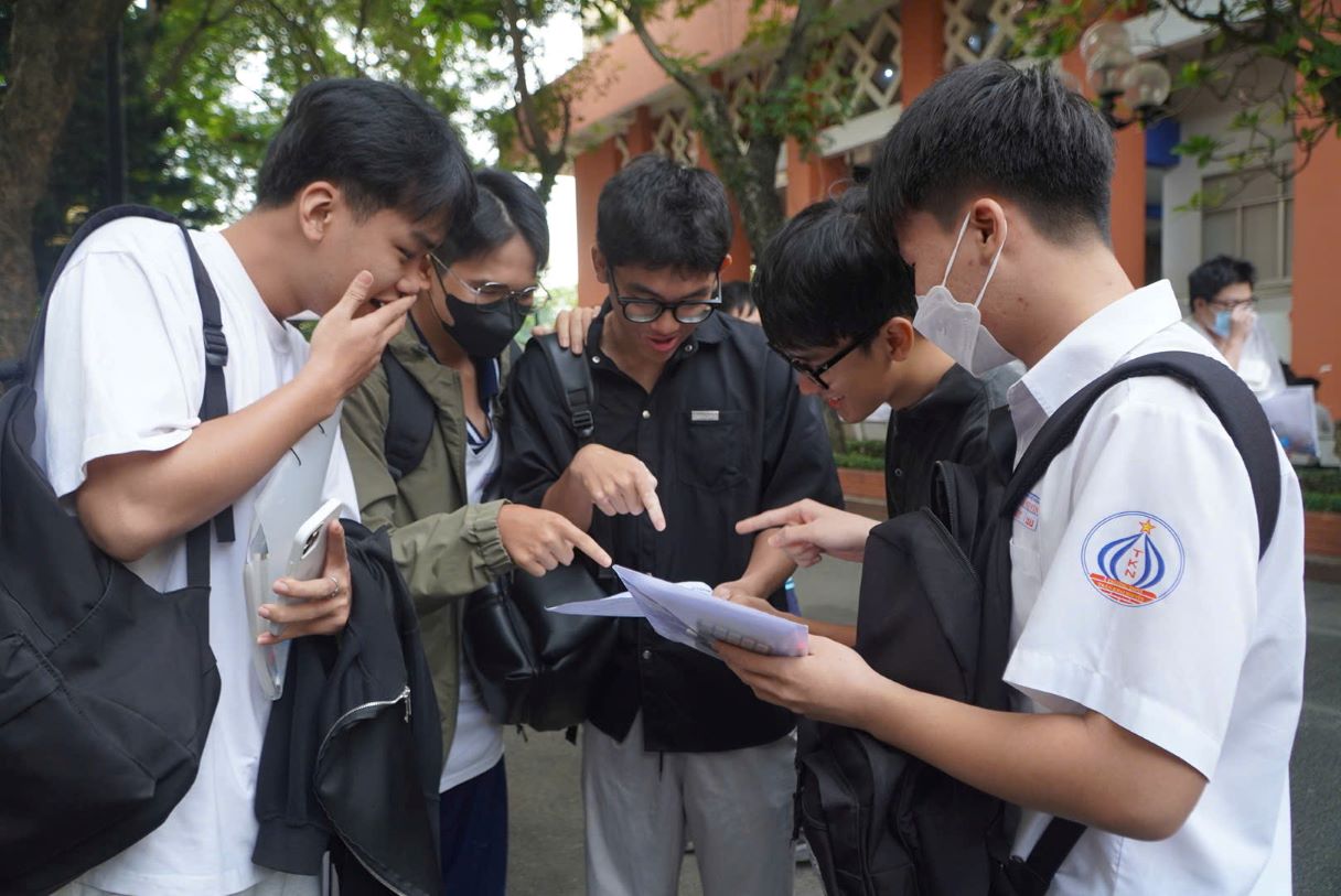 Los candidatos que participan en la segunda fase de la Universidad Nacional de la Ciudad de Ho Chi Minh en 2025. Foto: Chan Phuc Phuc
