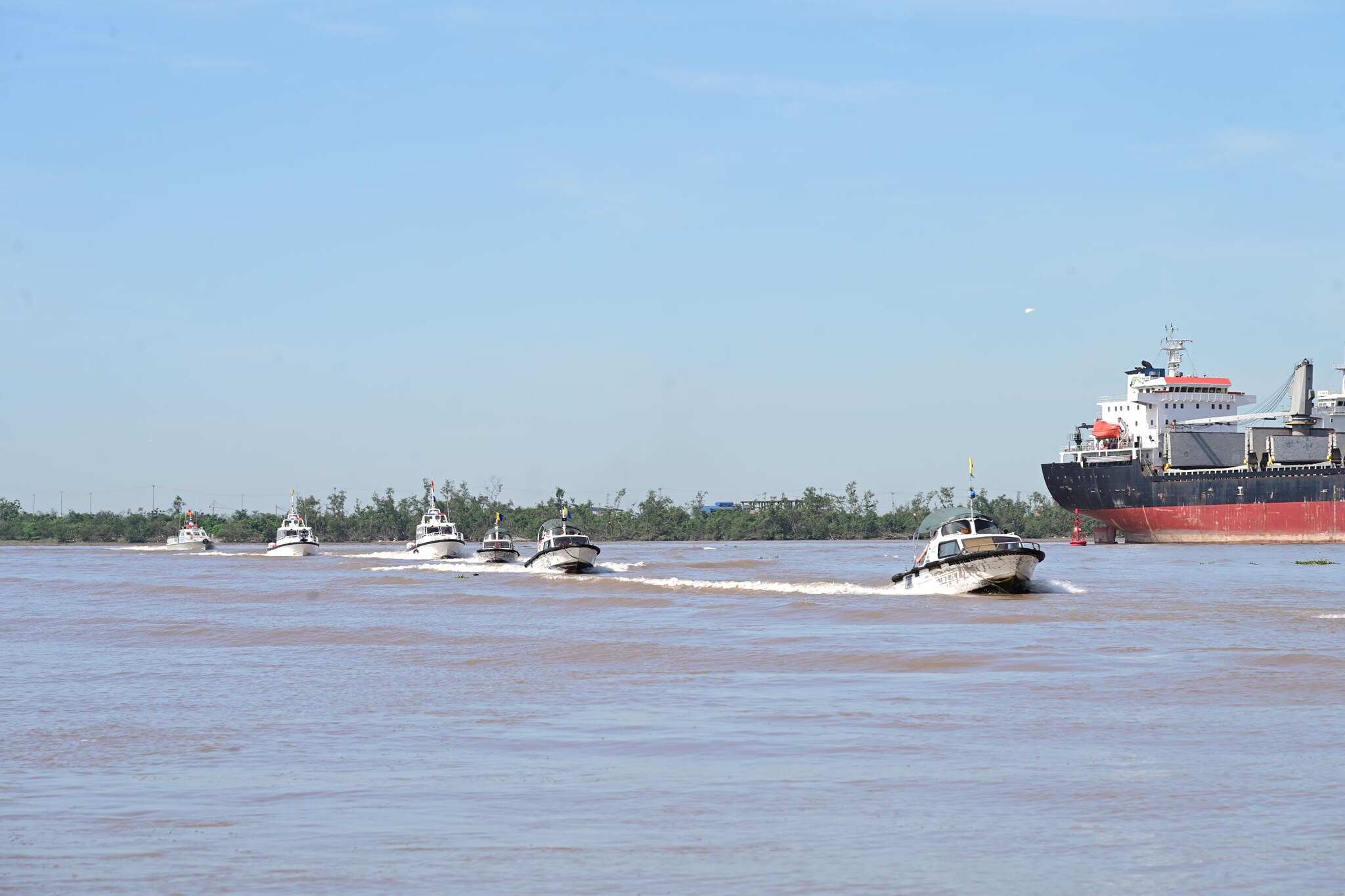 Station teams patrol the waterway. Photo: Hai Phong City Police