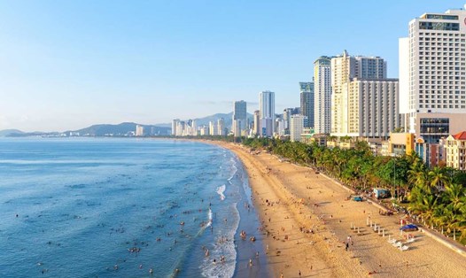 Thời tiết Trung Bộ nắng nóng thích hợp cho các chuyến du lịch biển đảo. Ảnh: Hữu Long