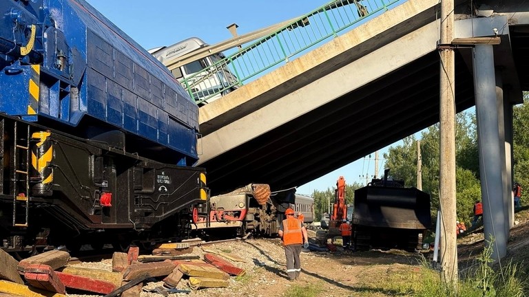 La escena del colapso del puente en Bryansk, Rusia. Foto: Sputnik