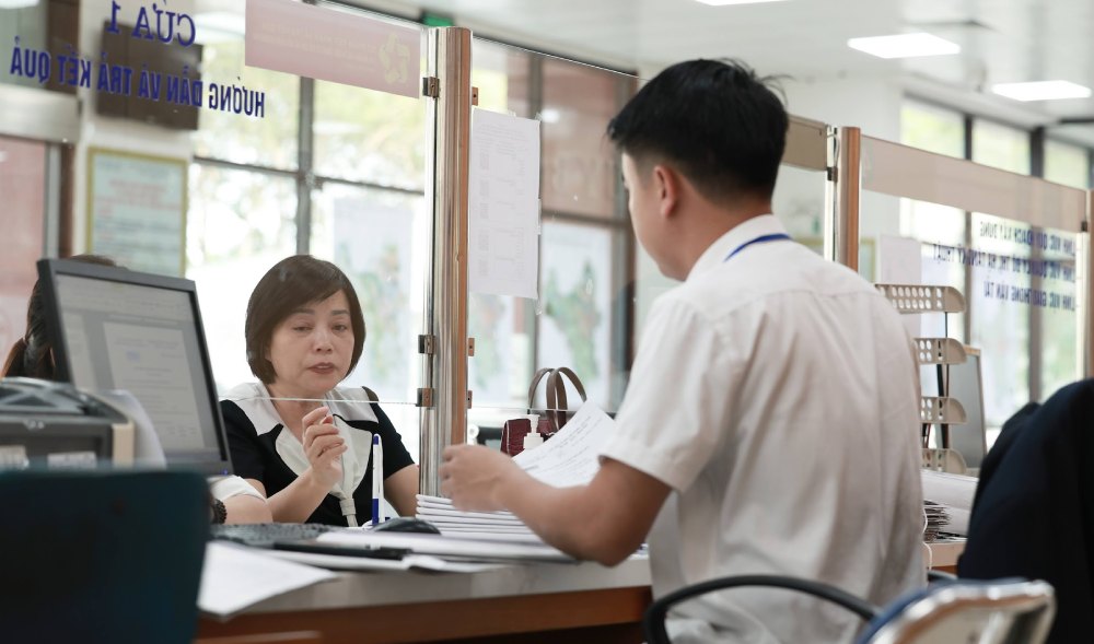 The Ministry of Home Affairs proposes to increase the number of deputy directors of departments in Hanoi and Ho Chi Minh City. Photo: Ai Van