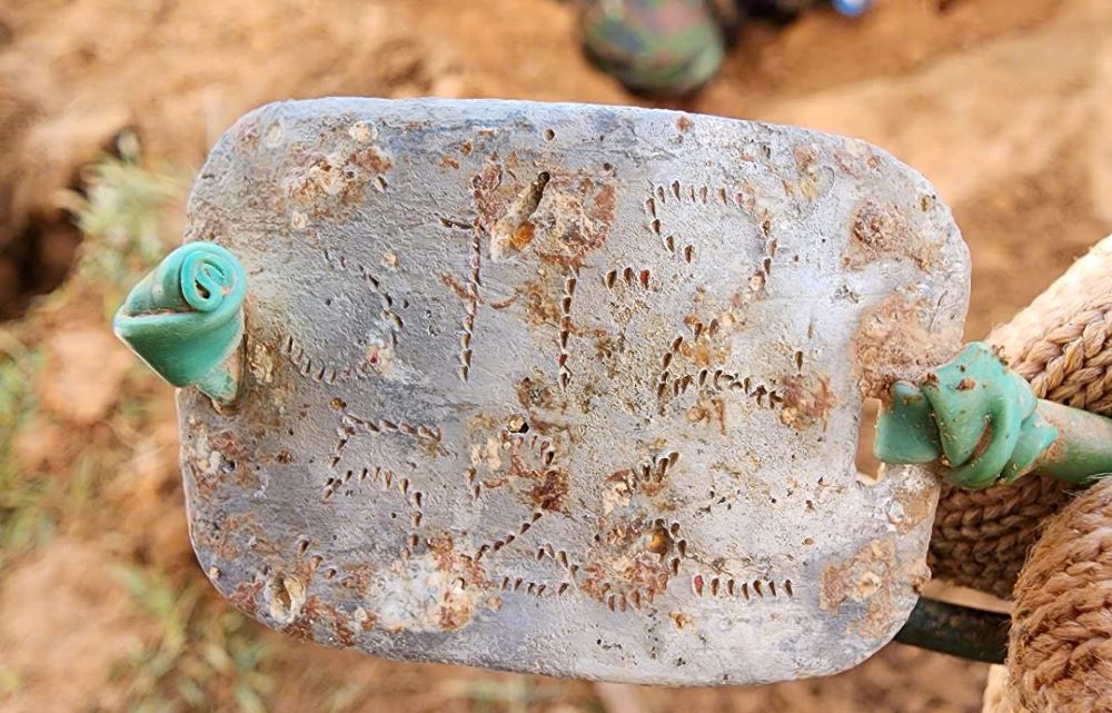 Se descubrio una reliquia con los restos de martires grabados con simbolos. Foto: Duy Dong