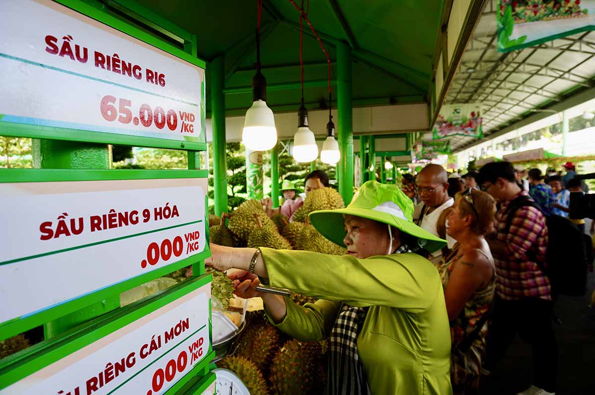 Durian, sorprendentemente barato, en el 21º Festival de la Fruta del Sur en la ciudad de Ho Chi Minh. Foto: Nhu Quynh