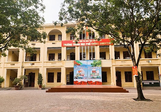 The incident of a teacher violating a female student took place at Anhxtanh High School (Hai Phong). Photo: Minh Hung