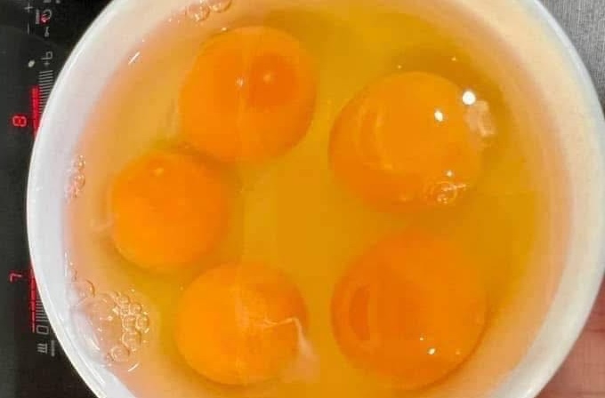 Combining eggs with some foods such as green vegetables, whole grains and good fats will create a nutritious breakfast. Photo: Kieu Vu