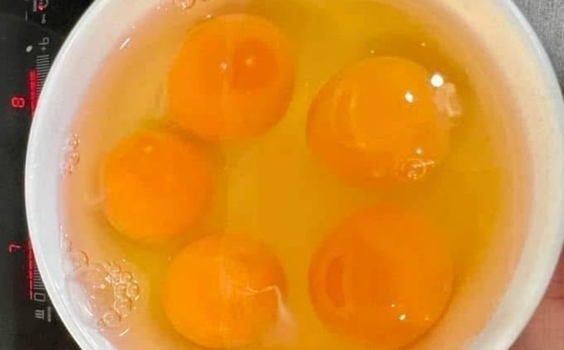 Combining eggs with some foods such as green vegetables, whole grains and good fats will create a nutritious breakfast. Photo: Kieu Vu