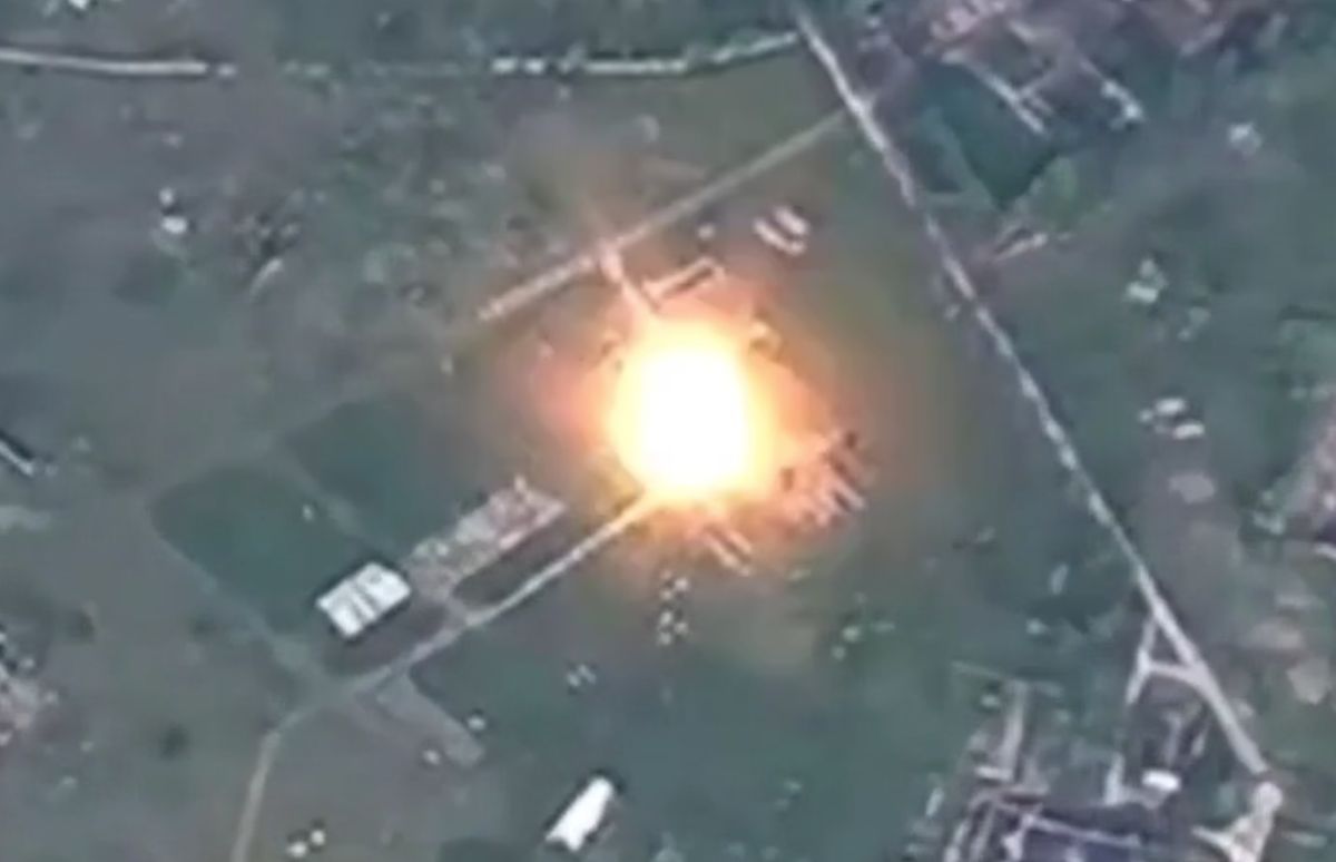 Los misiles Iskander de Rusia atacan a Ucrania. Fotos cortadas del video del Ministerio de Defensa Ruso