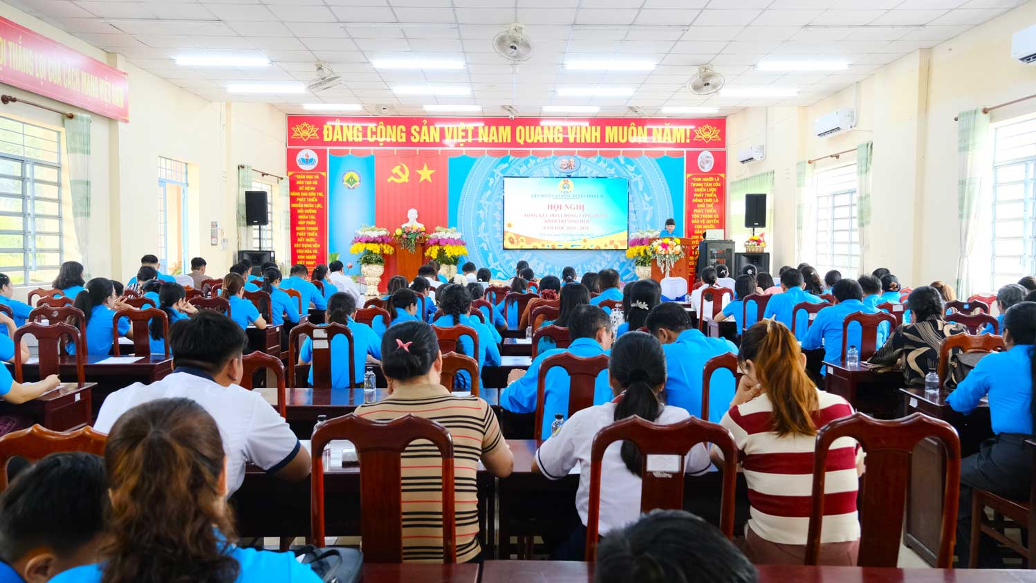 Quang canh hoi nghi. Anh: LDLD huyen Thoi Lai