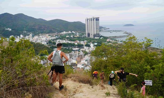 Ngành du lịch Nha Trang sẽ xây dựng điểm du lịch trekking núi Cô Tiên. Ảnh: Hữu Long