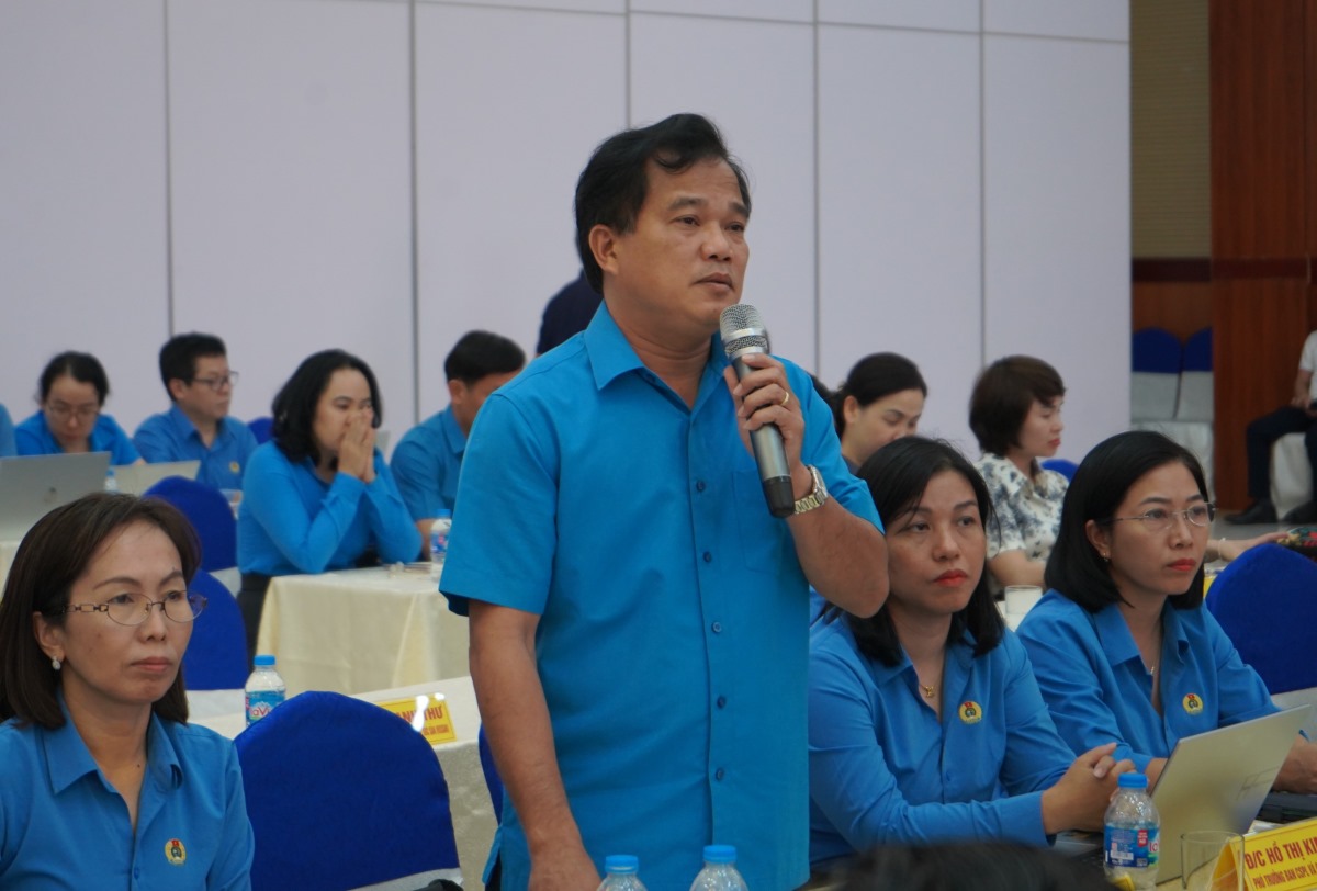 Cac dai bieu trao doi, dong gop y kien tai hoi nghi. Ảnh: Mai Dung