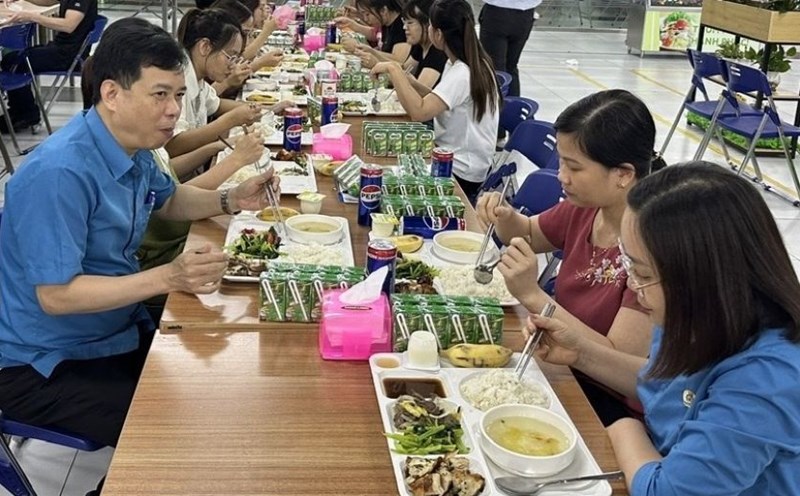 Union meal at Shinsung Vina Company Limited. Photo: Bac Giang City Labor Federation
