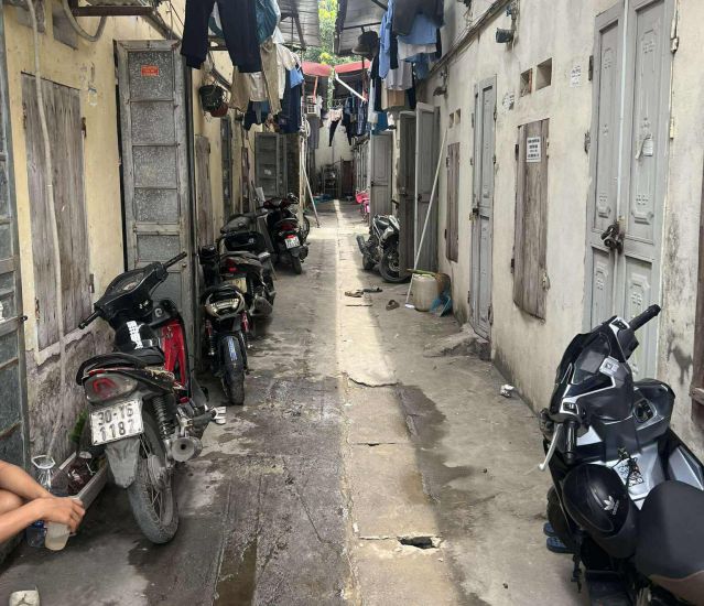 spontaneous accommodation near industrial parks in Hoa Binh. Photo: Dang Tinh