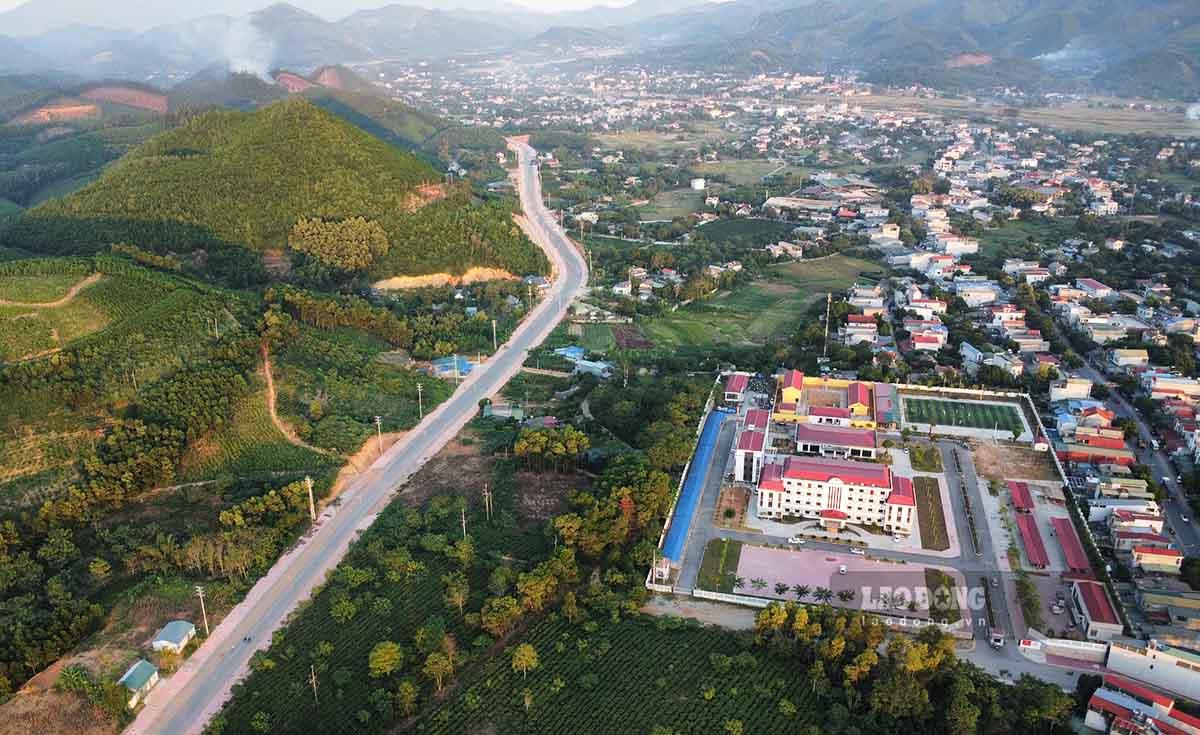 Son Duong district has approved the task of planning and building a region with the nature and function of developing high-quality industry, services, and tourism. Photo: Viet Bac